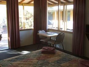 Desert Oaks Resort - Accommodation Find